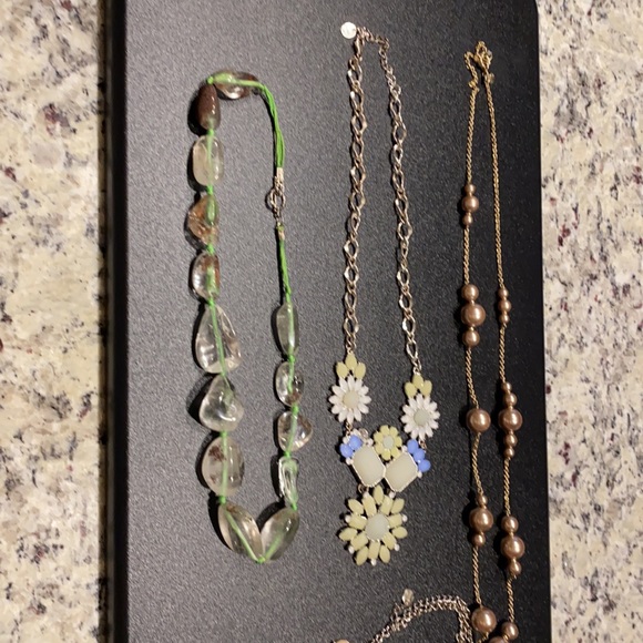 5 necklaces - Picture 2 of 8